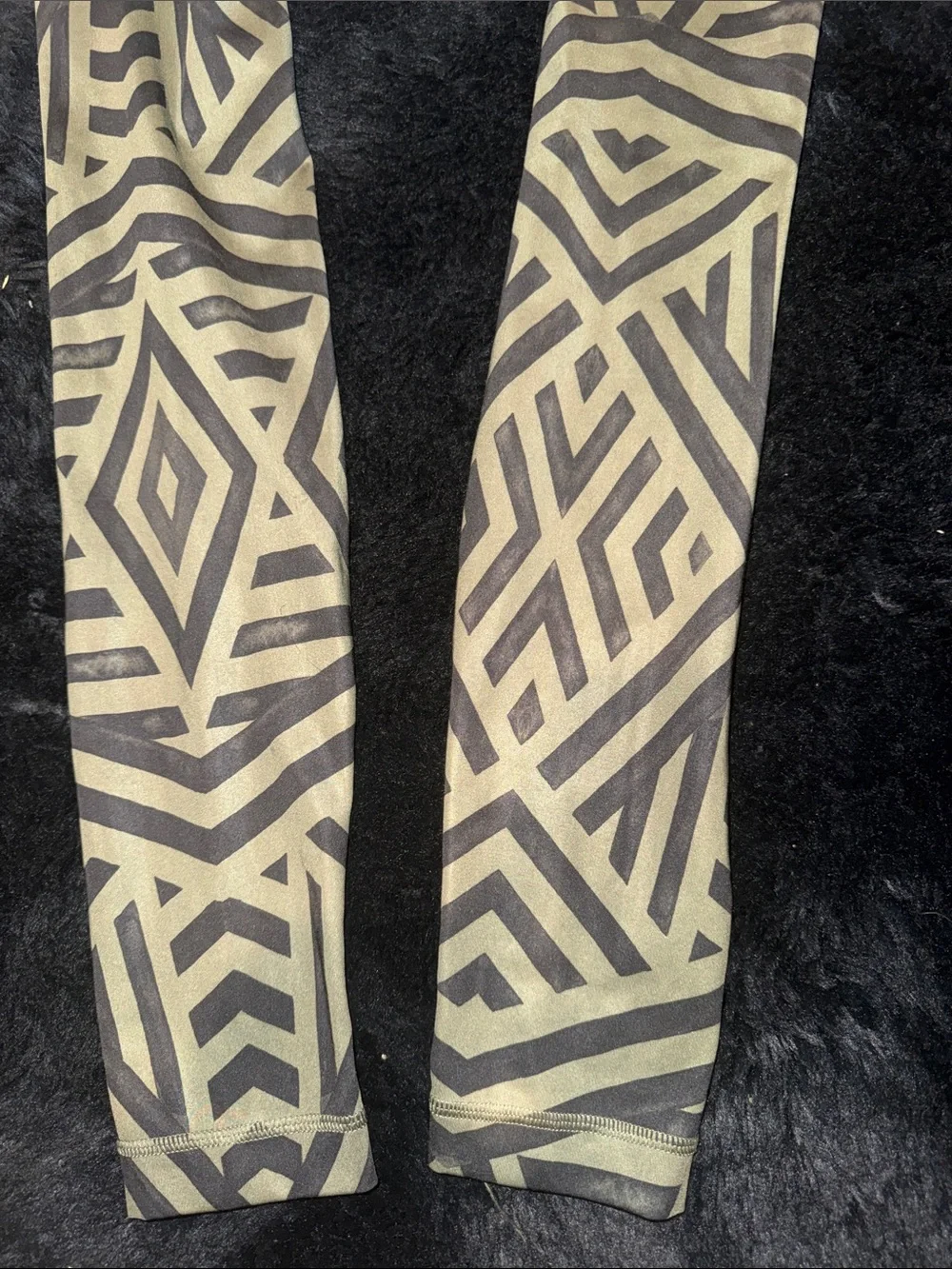 Lululemon Wunder Under Pant — Chevron Shuffle Fatigue Green / Black (Size 6)